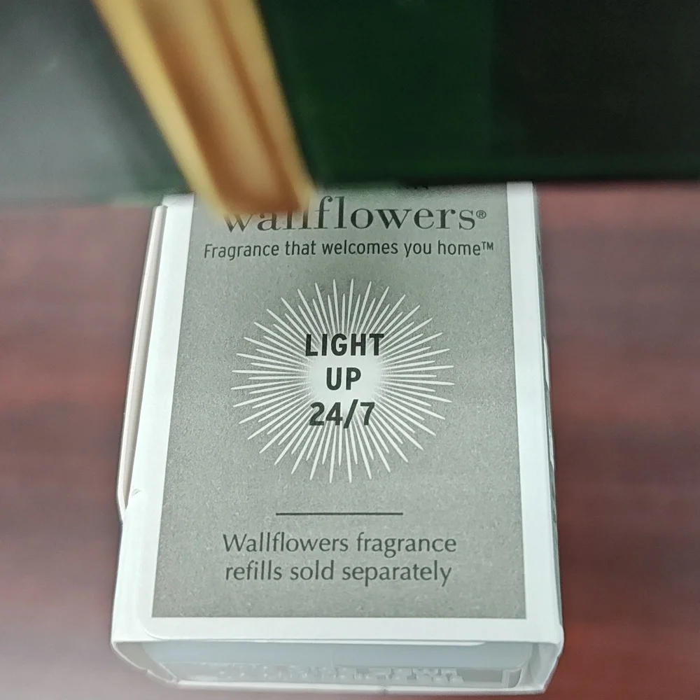 Bath & Body Works White Barn PRESENT STACK NIGHTLIGHT Wallflower Bundle